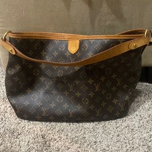 Louis Vuitton purse 👜